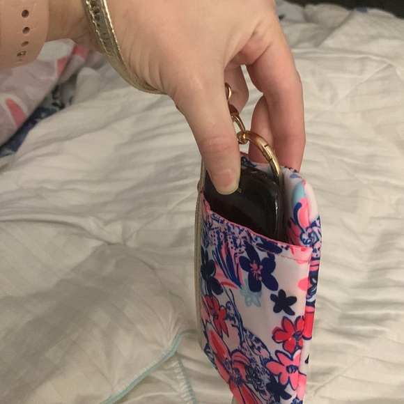 Lilly Pulitzer wristlet, change purse, and fits some phones! NWOT - Picture 11 of 12
